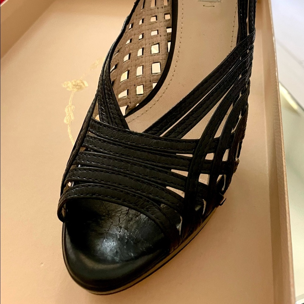 PRADA Leather Black Cutout Accent Pumps CALZATURE DONNA
Size: 7.0 B | IT 37